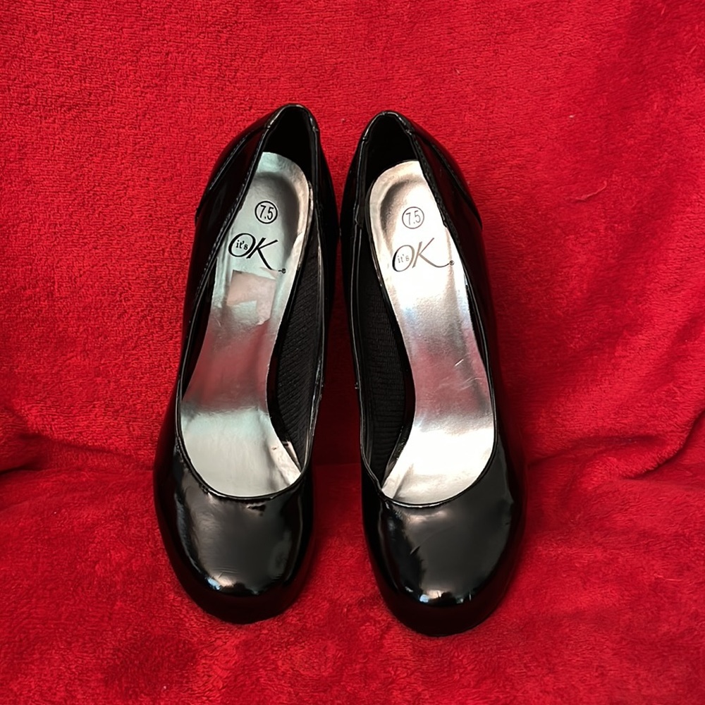Black ‘it’s ok’ size 7.5 M high heel pumps - Picture 2 of 7